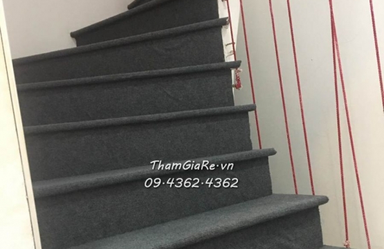 Thảm nỉ bọc cầu thang tại cửa hàng nail số 3 Ngọc Khánh Hà Nội